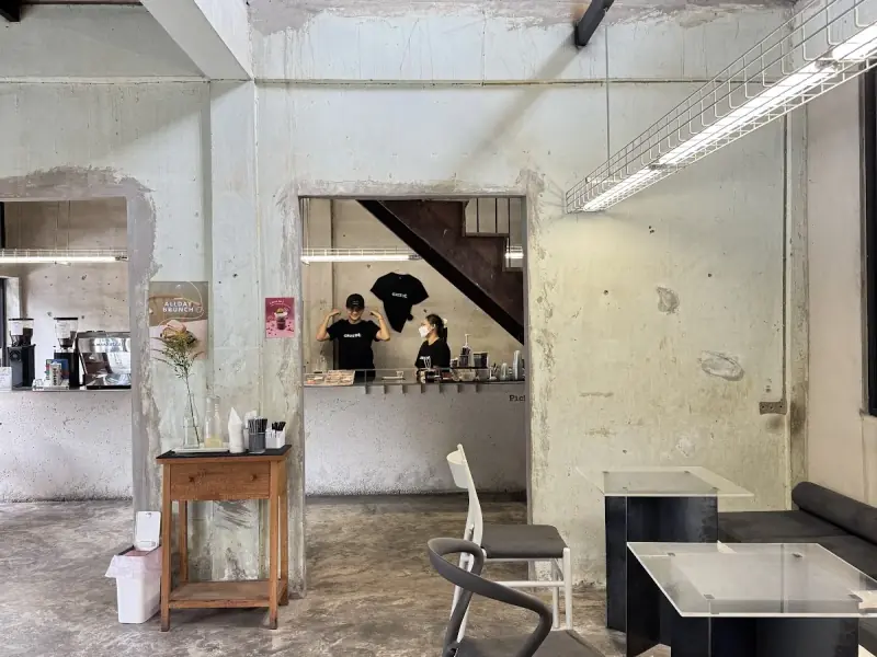Carrot Cafe - Image 8
