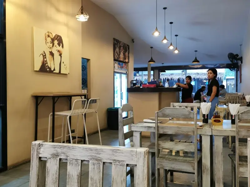 Mandolino Pizzeria - Image 10