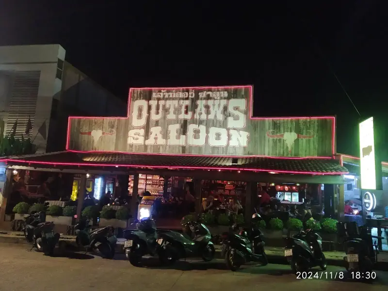 Outlaws Saloon - Image 9