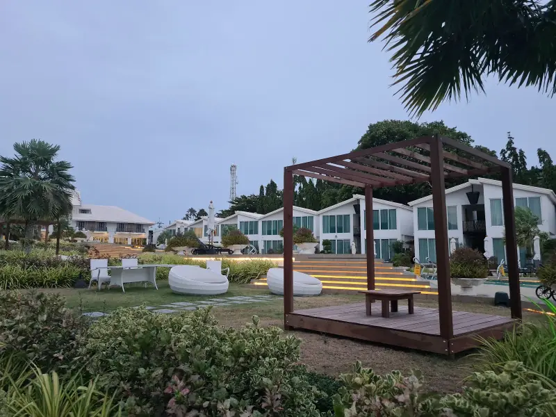 Vannee Golden Sands Beachfront Resort